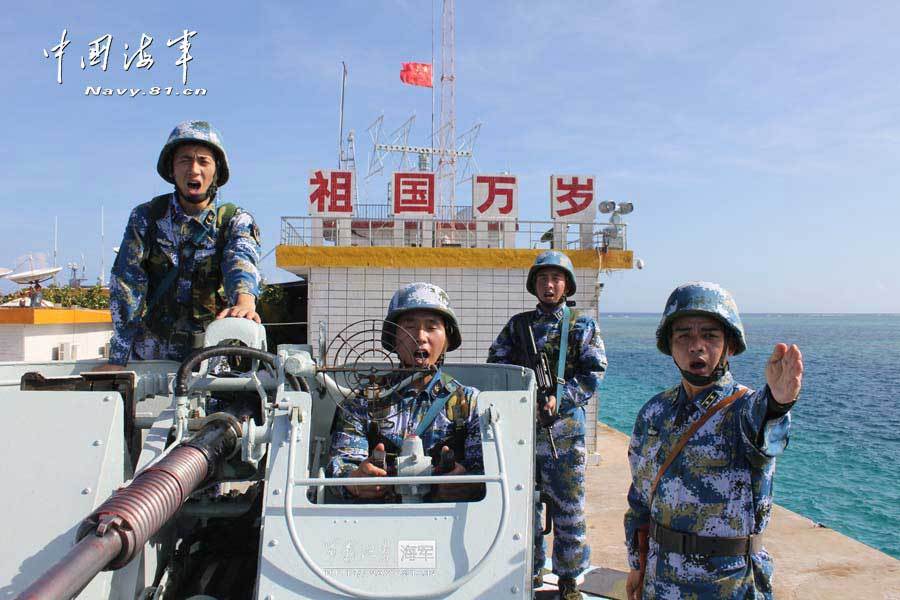 高清：駐永暑礁部隊(duì)用重機(jī)槍艦炮對(duì)海攻擊演練