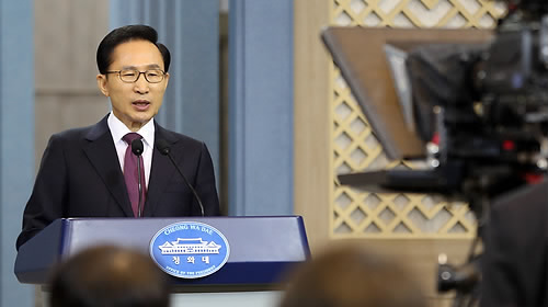 李明博發(fā)表卸任演說 稱韓國(guó)已是世界中心國(guó)家