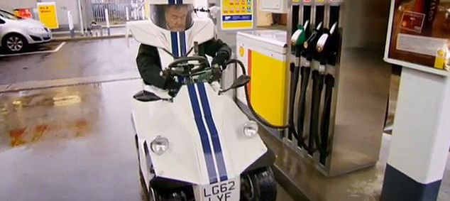 日立推出小巧機(jī)器人汽車(chē) 可自主行駛就近接送乘客