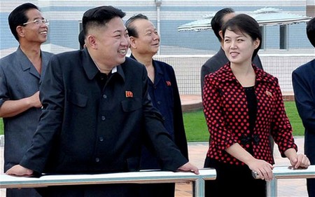第一夫人引領(lǐng)時(shí)尚潮流 圓點(diǎn)裙裝成朝鮮最熱門消費(fèi)品