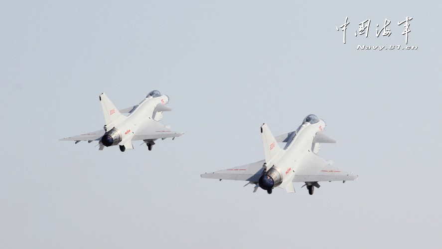 高清：東海艦隊(duì)殲10機(jī)群演練偷襲格斗制敵