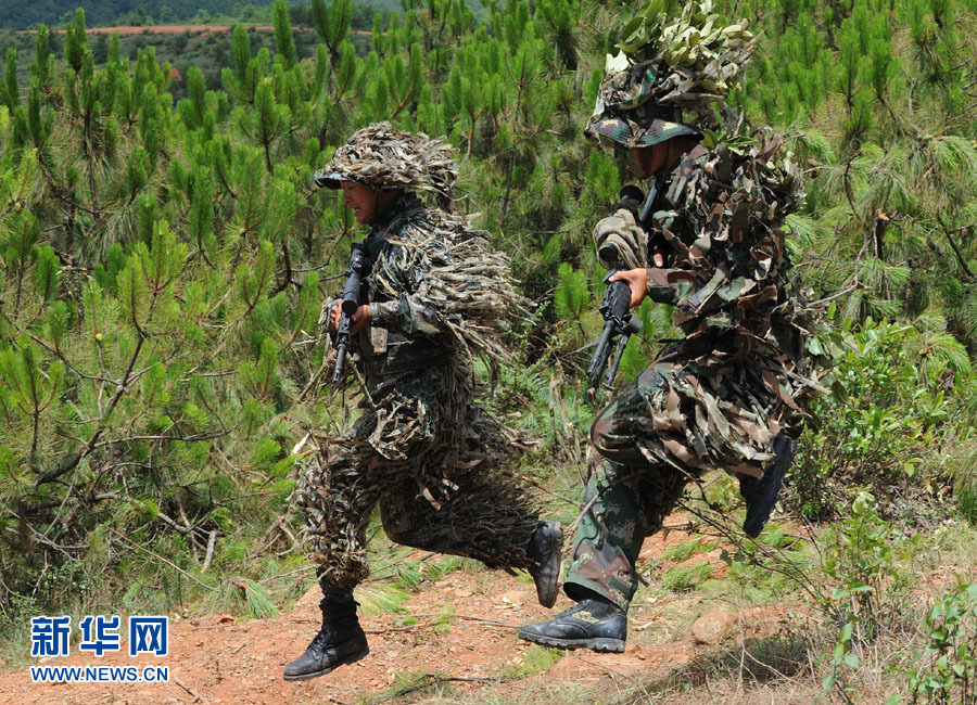 解放軍精英狙擊手集訓(xùn) 演練山岳叢林地狙擊作戰(zhàn)