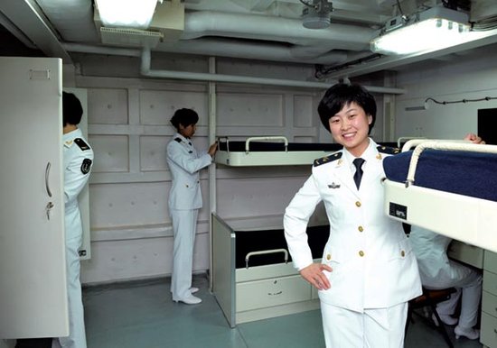 遼寧艦內(nèi)部曝光 3000多個(gè)艙室如同迷宮(組圖)