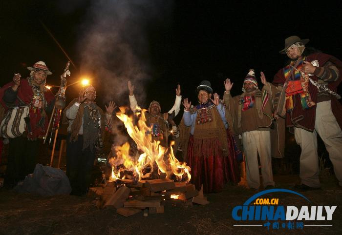 玻利維亞總統(tǒng)乘專(zhuān)機(jī)回國(guó) 支持者熱烈歡迎（組圖）