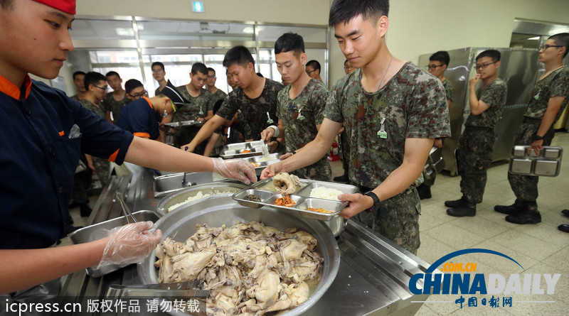 美味大補(bǔ)超幸福！韓國陸軍訓(xùn)練食譜加入鮑魚參雞湯