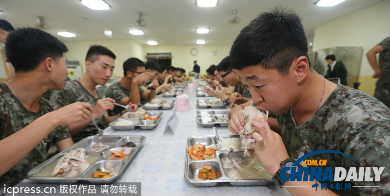 美味大補(bǔ)超幸福！韓國陸軍訓(xùn)練食譜加入鮑魚參雞湯