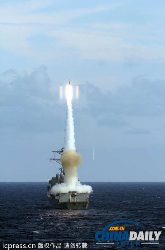 美軍驅(qū)逐艦?zāi)M攔截反艦導(dǎo)彈 保護(hù)航母安全（組圖）