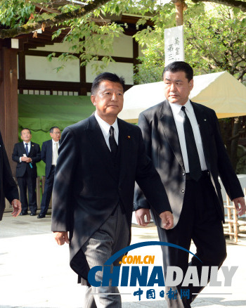 日本兩閣僚參拜靖國(guó)神社 安倍獻(xiàn)“玉串料”