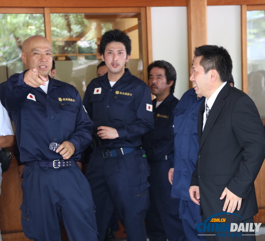 中國日報(bào)記者直擊日本右翼團(tuán)體“拜鬼”