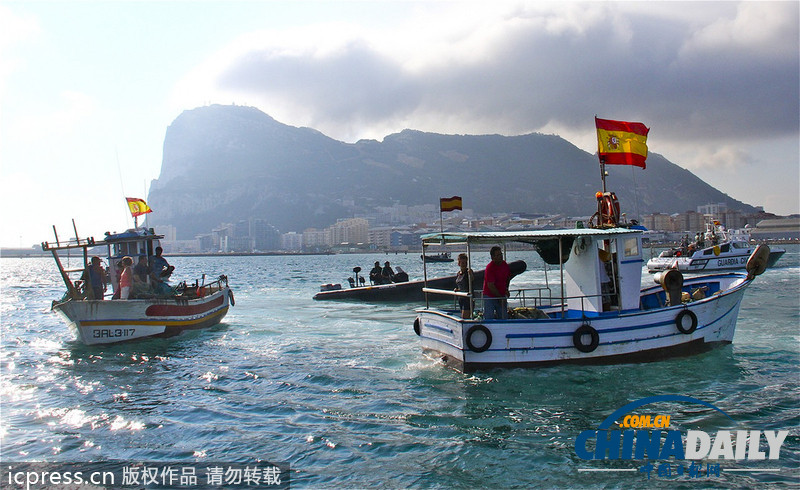 西班牙漁民赴直布羅陀爭(zhēng)議海域 抗議對(duì)方修建島礁（高清組圖）
