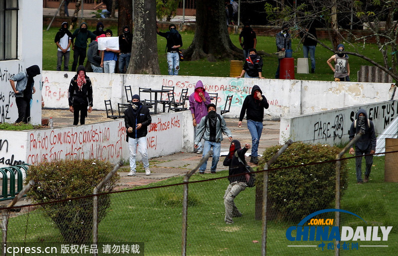 哥倫比亞全國大罷工要求下調汽油價格 引發(fā)警民沖突（組圖）