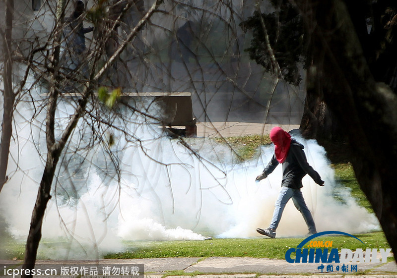 哥倫比亞全國大罷工要求下調(diào)汽油價(jià)格 引發(fā)警民沖突（組圖）
