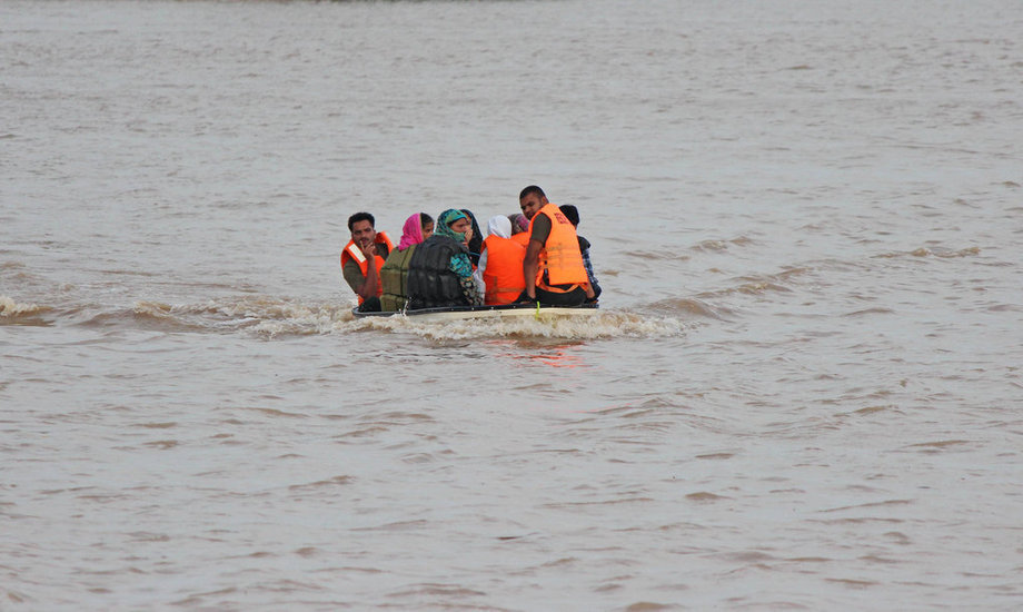 巴基斯坦洪災(zāi)已致至少118人死亡 軍隊幫助災(zāi)民轉(zhuǎn)移（組圖）