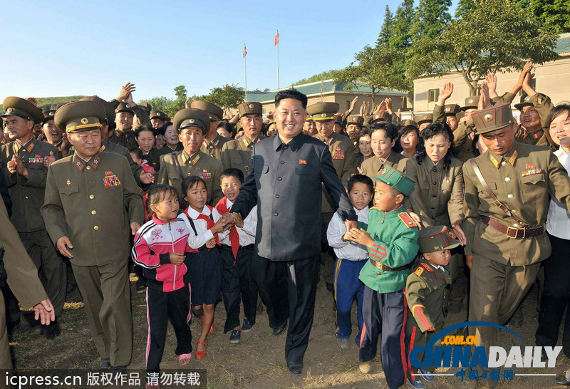 金正恩視察月乃島防御部隊(duì) 被民眾包圍