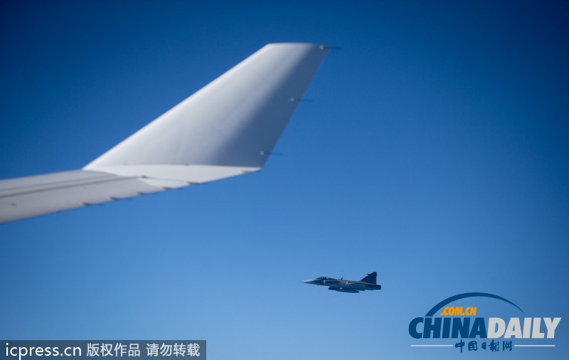 G20峰會(huì)結(jié)束 瑞典戰(zhàn)機(jī)靠近默克爾專(zhuān)機(jī)（圖）