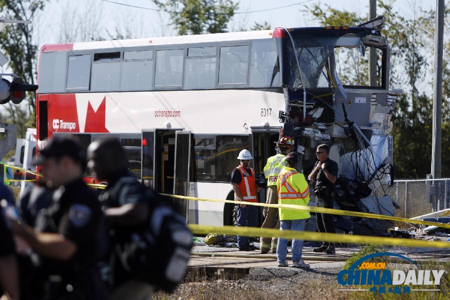 加拿大首都發(fā)生火車與巴士相撞事故 多人死亡
