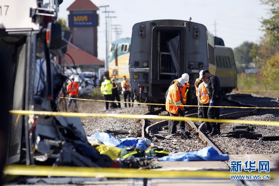 加拿大雙層公交車與火車相撞致至少6人死亡