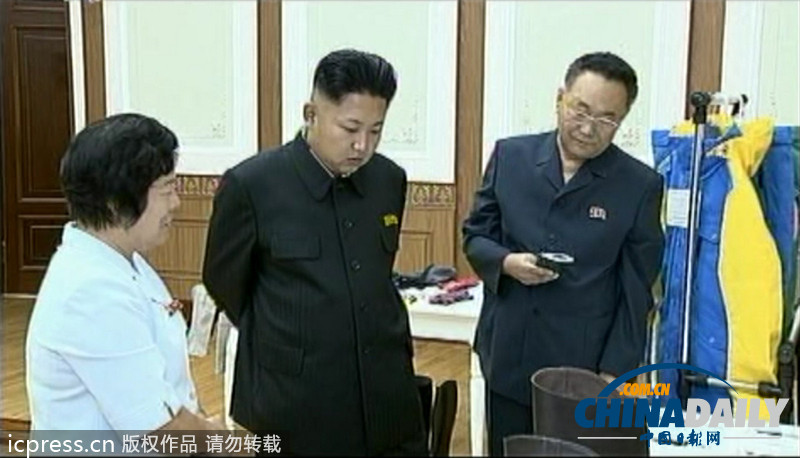 朝鮮領(lǐng)導人金正恩親自檢查騎馬裝和滑雪服樣品（組圖）