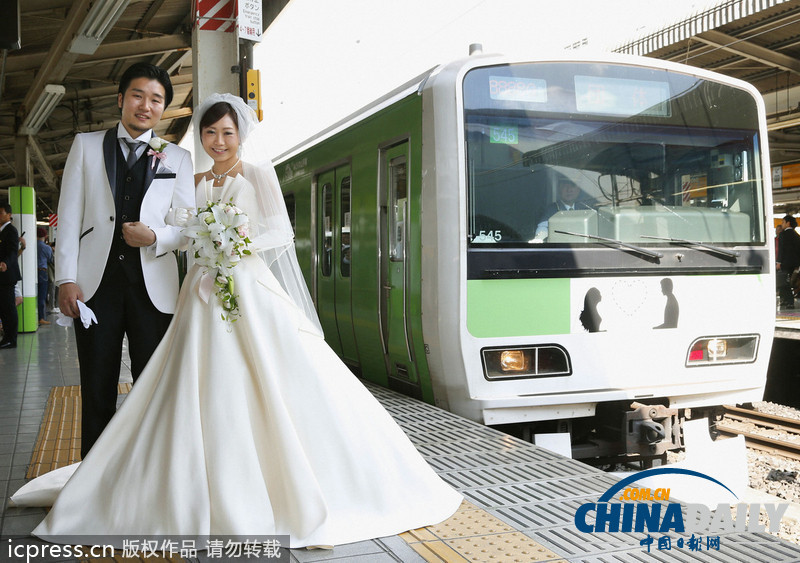 日本新人舉行獨特婚禮 “包下輕軌”環(huán)游東京
