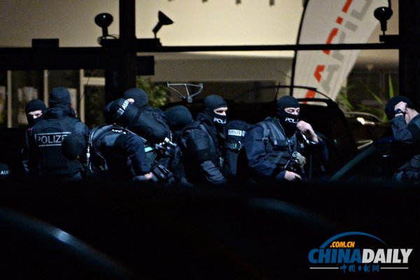 德國餐館發(fā)生劫持事件 槍手綁架十余人與警察對峙（組圖）
