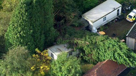 英國遭強(qiáng)勁風(fēng)暴襲擊 至少2人死亡百余架航班停運(yùn)