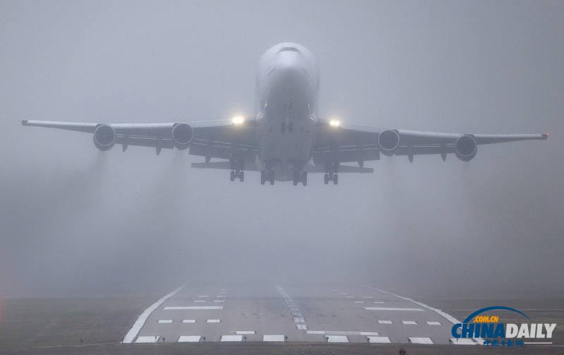 一架波音747運(yùn)輸機(jī)錯(cuò)降機(jī)場 一度被困美國堪薩斯