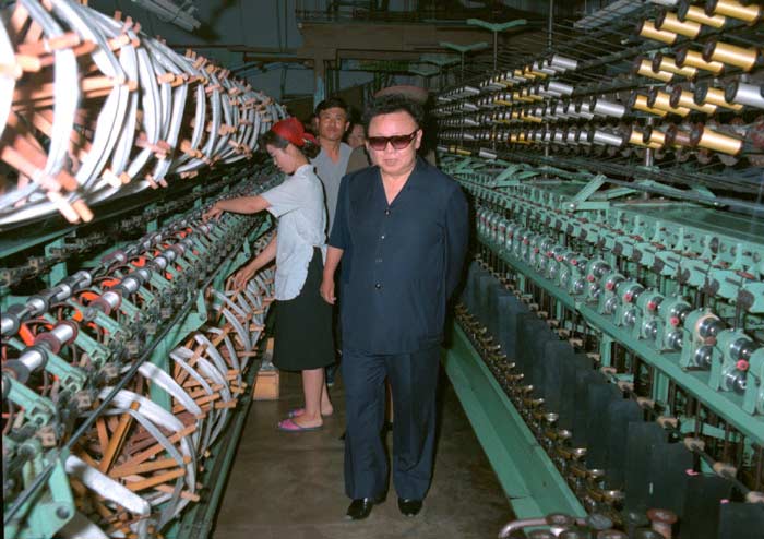 朝鮮機(jī)關(guān)報刊登圖文 紀(jì)念金正日逝世兩周年