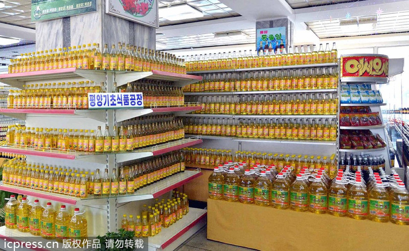 朝鮮平壤第一百貨商店商品展覽會(huì)開幕 物品豐富