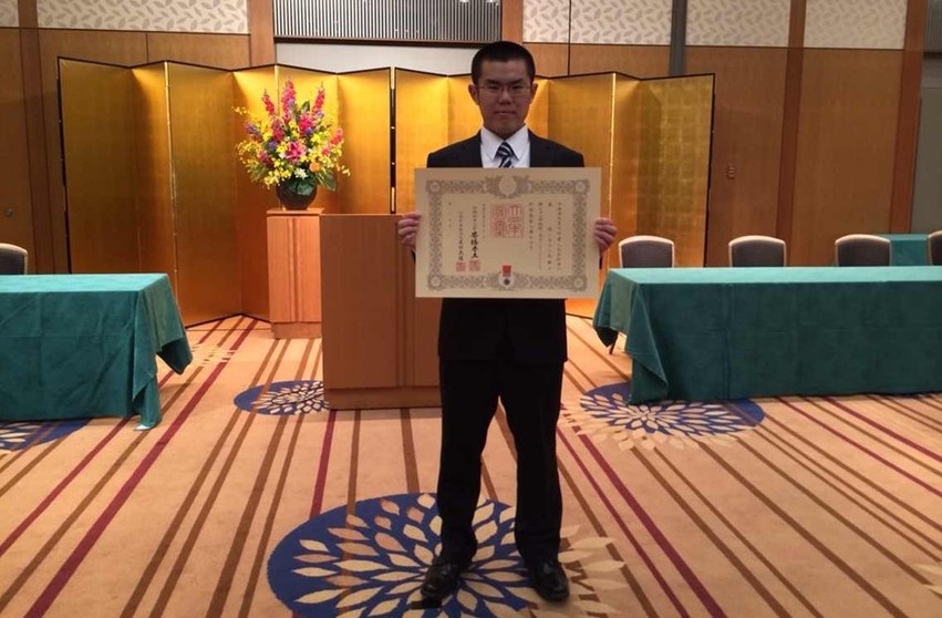 安倍為救人中國留學生授獎?wù)掌毓?獎狀蓋有天皇玉璽(組圖)