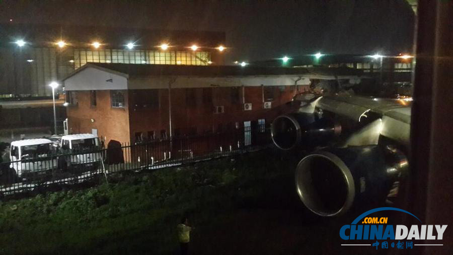 英國航空客機(jī)在南非機(jī)場撞樓 4人受傷