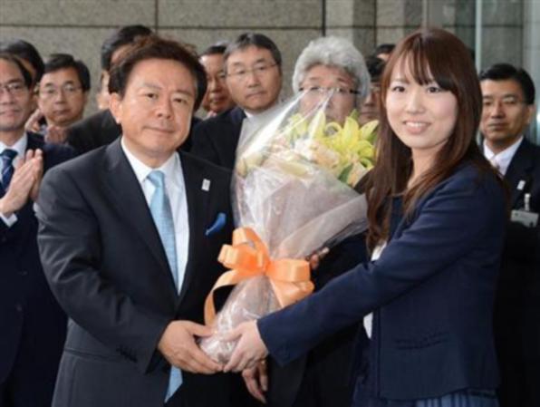 東京都知事豬瀨直樹(shù)黯然離職 與上任盛況成鮮明對(duì)比