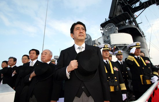 人民日?qǐng)?bào)：安倍可比希特勒 某國想嫁禍中國