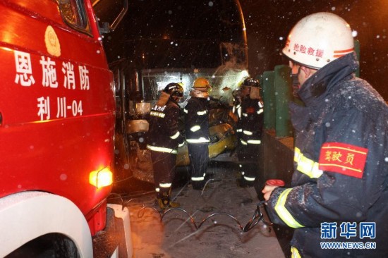 滬渝高速中斷十余小時后恢復(fù)通車