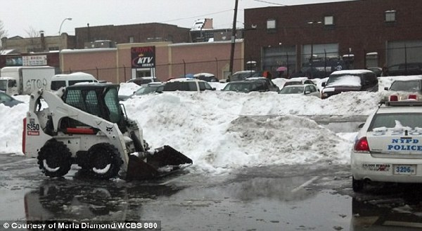 紐約孕婦停車場(chǎng)被鏟雪車撞死　醫(yī)生剖腹救活胎兒