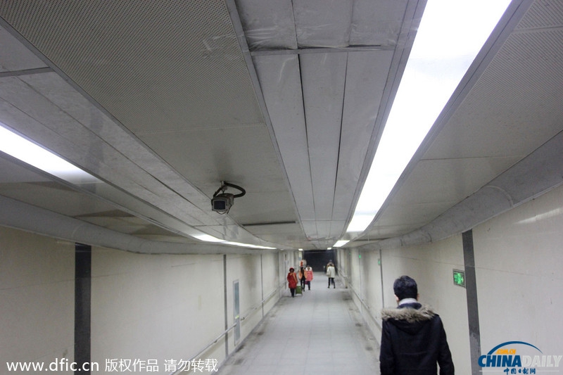 湖北：長(zhǎng)港地下通道造價(jià)1200萬元 吊頂竟用紙糊膠粘