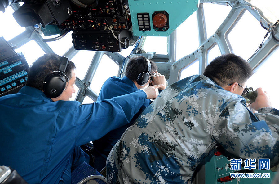 中國空軍繼續(xù)出動飛機在失聯(lián)海域搜尋黑匣子信號