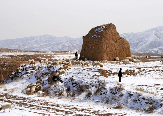 Photography document of pastoral life by the Great Wall in the four seasons