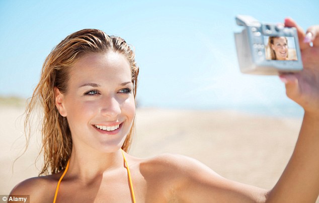 80% of women edit snaps<BR>八成女性進(jìn)入'假面時(shí)代'