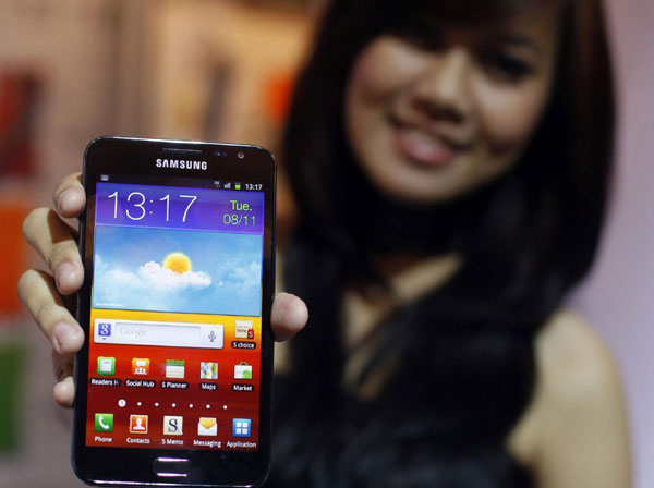 A promoter displays a Samsung Note android phone during its launch in Jakarta Nov 8, 2011. New Samsung android phone shown