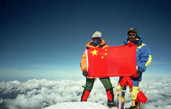 On May 27, 1999, Ji Ji and her husband Renna, both famous Tibetan mountaineers, climbed the mountain together for the sacred flame collection of China's Sixth Traditional Sports Games of National Minorities. They became the first couple in the world to step up to the summit hand in hand. Celebrating 60 years of Qomolangma's conquest