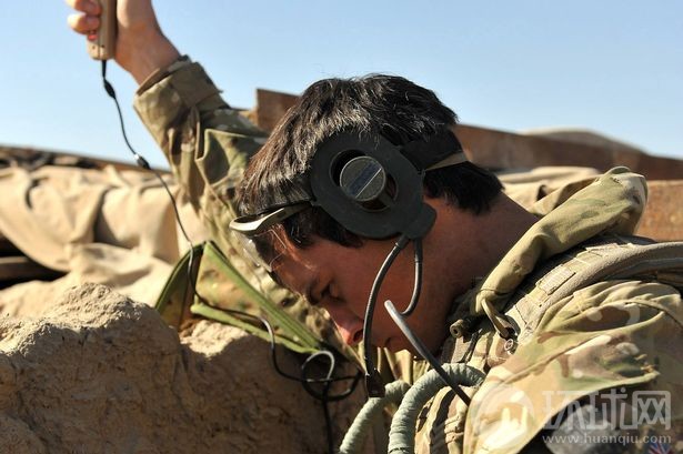 高清：世界最小無人機(jī)亮相 駐阿英軍成首批使用者