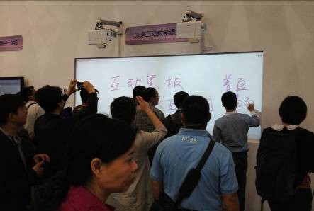 創(chuàng)新科技 服務教育 明基亮相教育裝備展