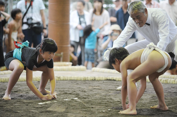 Young sumo wrestlers