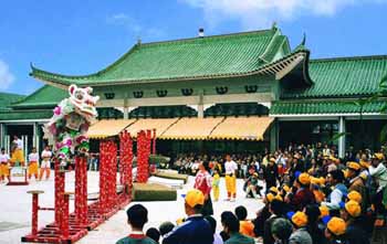 少林小子兩下“戰(zhàn)書(shū)” 赴廣東挑戰(zhàn)黃飛鴻武術(shù)館