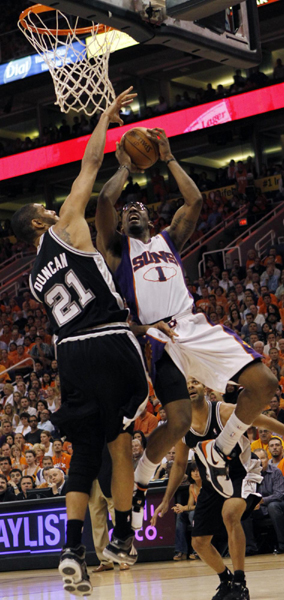 NBA：納什狂砍33分 太陽(yáng)主場(chǎng)擊退馬刺1:0領(lǐng)先