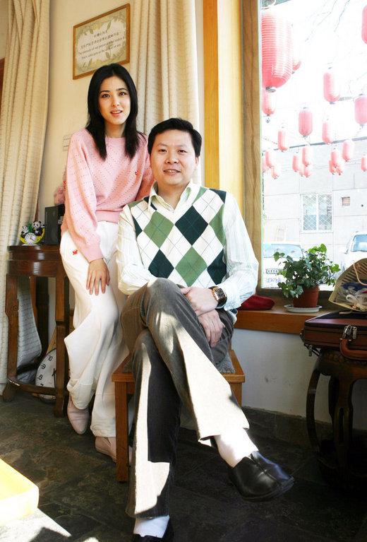 男人裝女星曾黎會(huì)客吉新鵬 搭檔奧運(yùn)冠軍拍寫(xiě)真