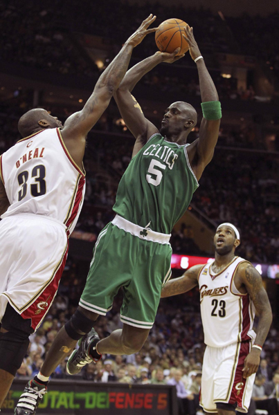 NBA：詹姆斯如同夢(mèng)游騎士慘敗32分 綠衫軍3:2領(lǐng)先