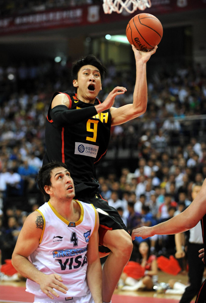 鄧華德執(zhí)教首秀迎開(kāi)門紅 男籃熱身勝阿根廷