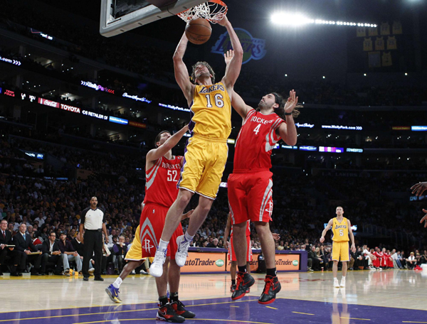 NBA：姚明復出首戰(zhàn)9分6犯離場 火箭揭幕戰(zhàn)遭湖人翻盤