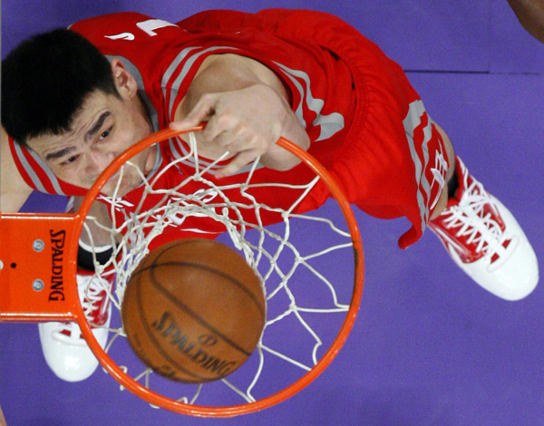 NBA：姚明復出首戰(zhàn)9分6犯離場 火箭揭幕戰(zhàn)遭湖人翻盤